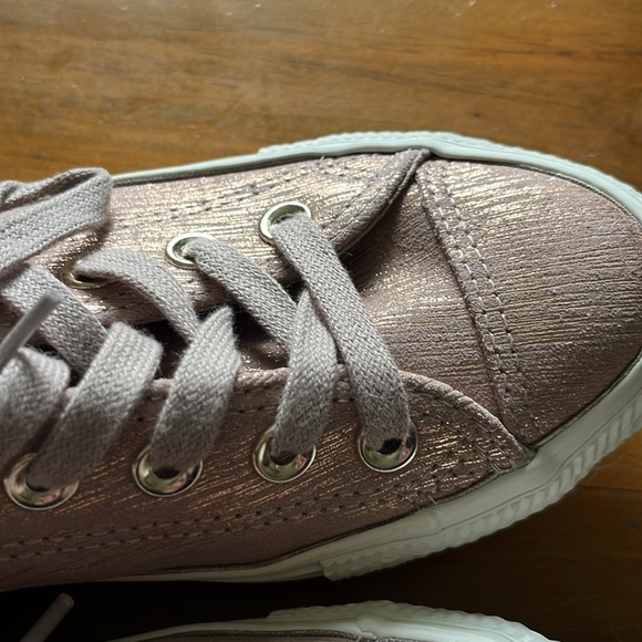 Size 7 Rose Converse All Star - Picture 2 of 2